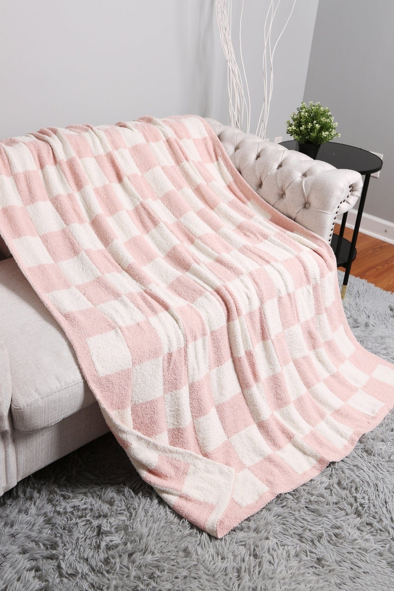 Super Lux Checkered Throw Blanket