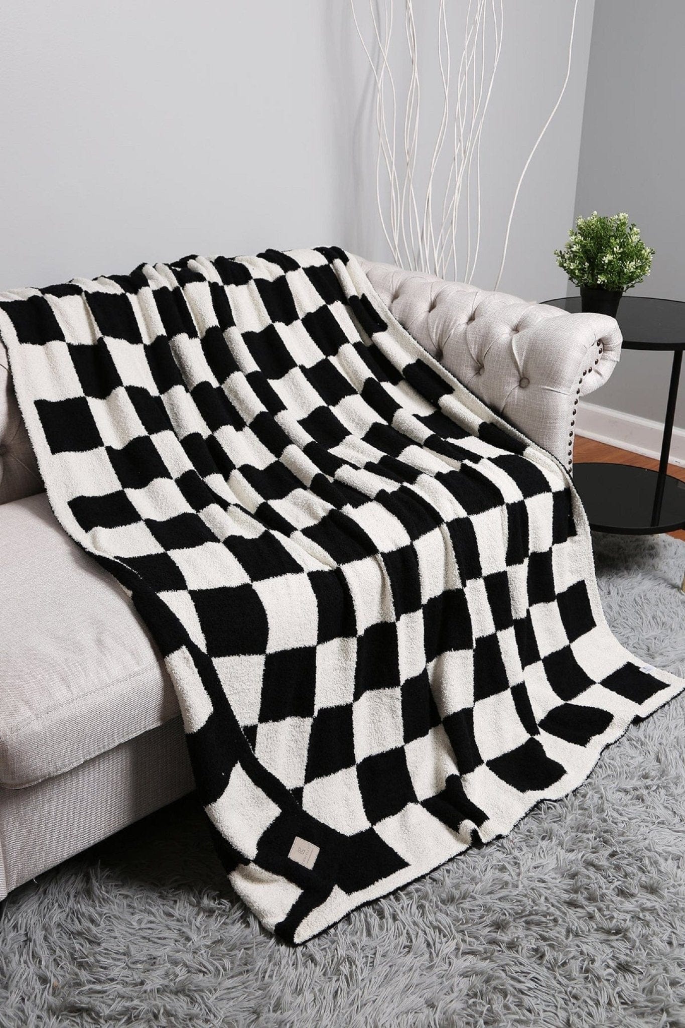 Super Lux Checkered Throw Blanket