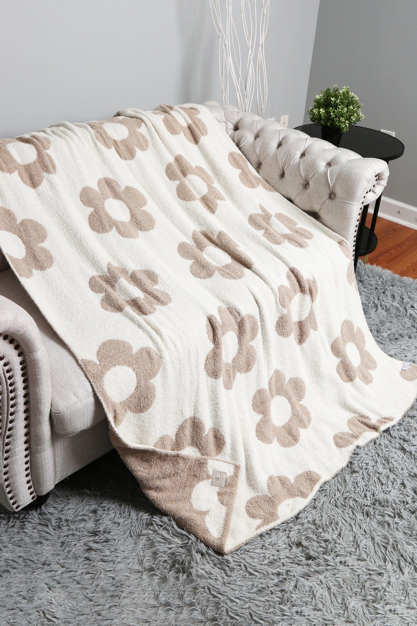 Super Lux Retro Daisy Throw Blanket